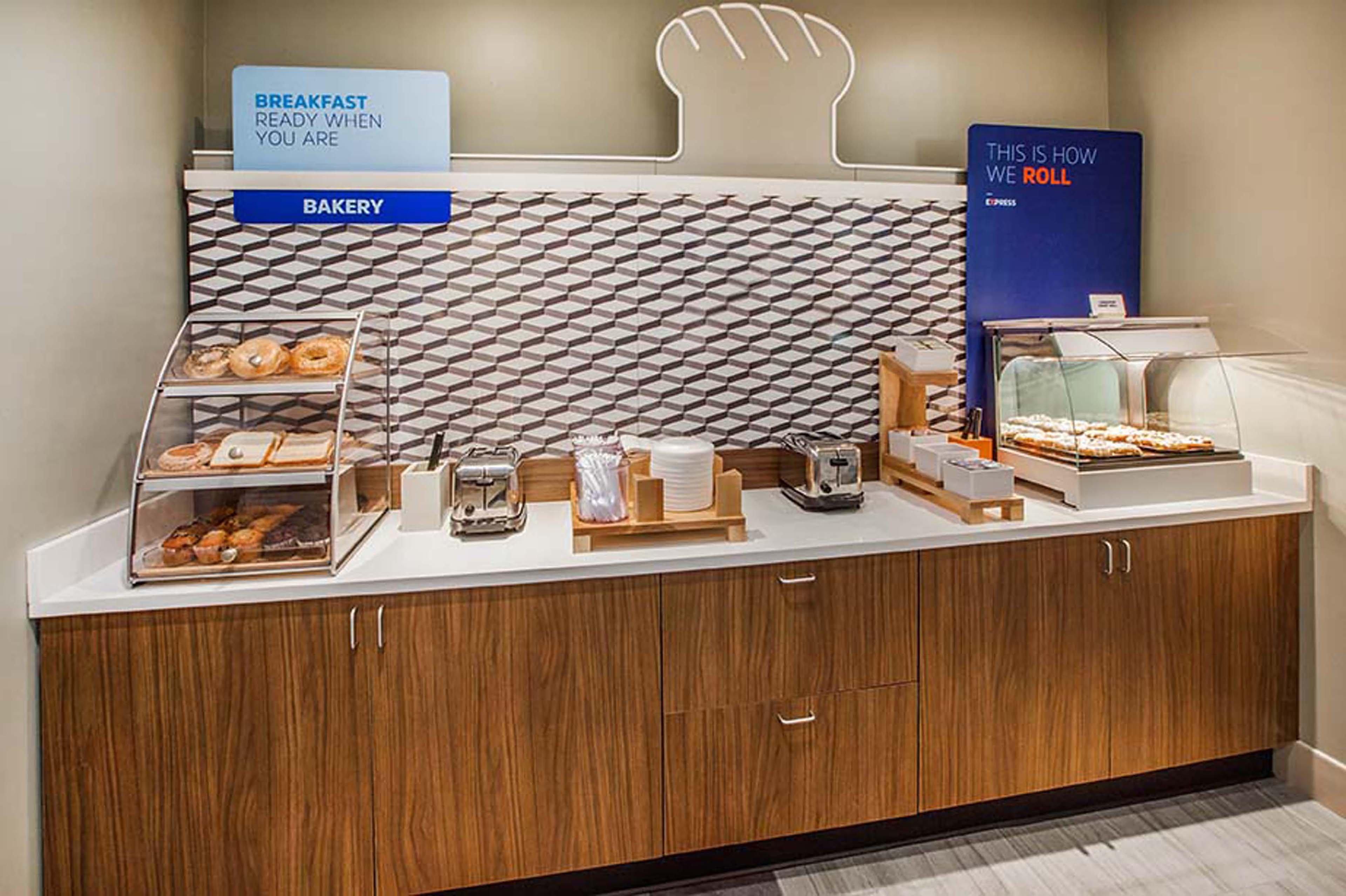 Holiday Inn Express Simi Valley By Ihg Bagian luar foto