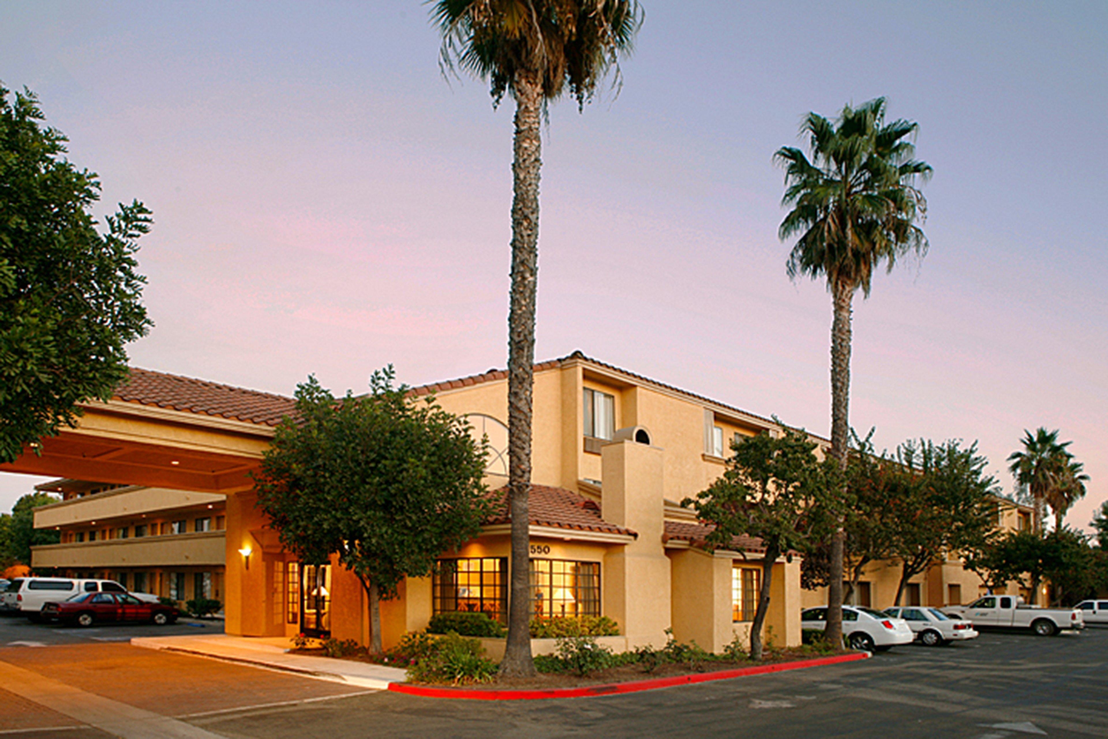 Holiday Inn Express Simi Valley By Ihg Bagian luar foto