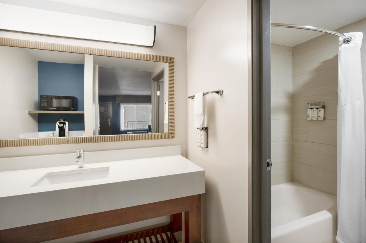 Holiday Inn Express Simi Valley By Ihg Bagian luar foto