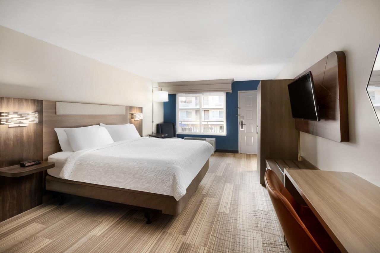 Holiday Inn Express Simi Valley By Ihg Bagian luar foto