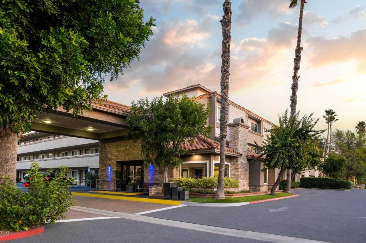 Holiday Inn Express Simi Valley By Ihg Bagian luar foto