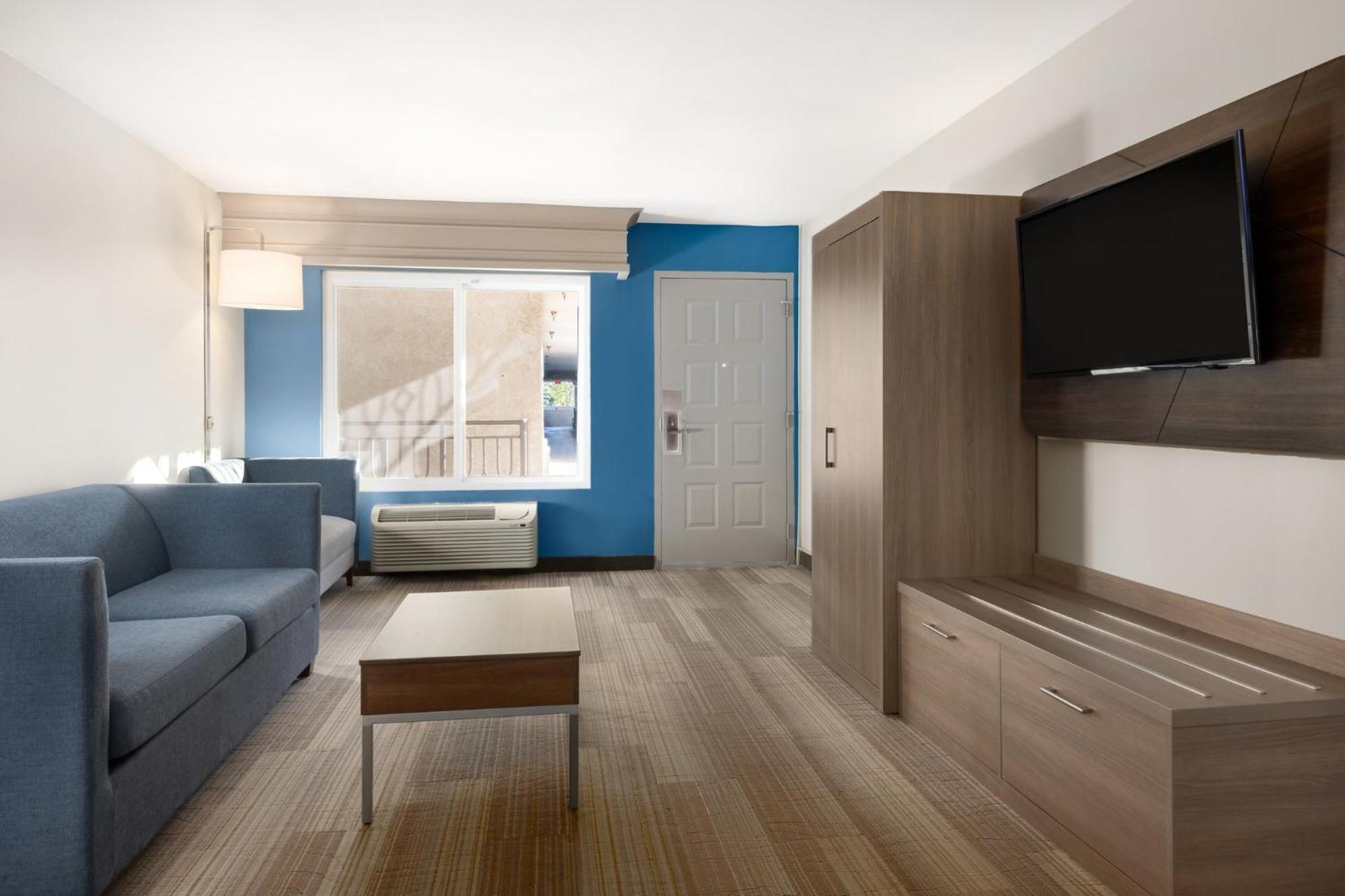 Holiday Inn Express Simi Valley By Ihg Bagian luar foto