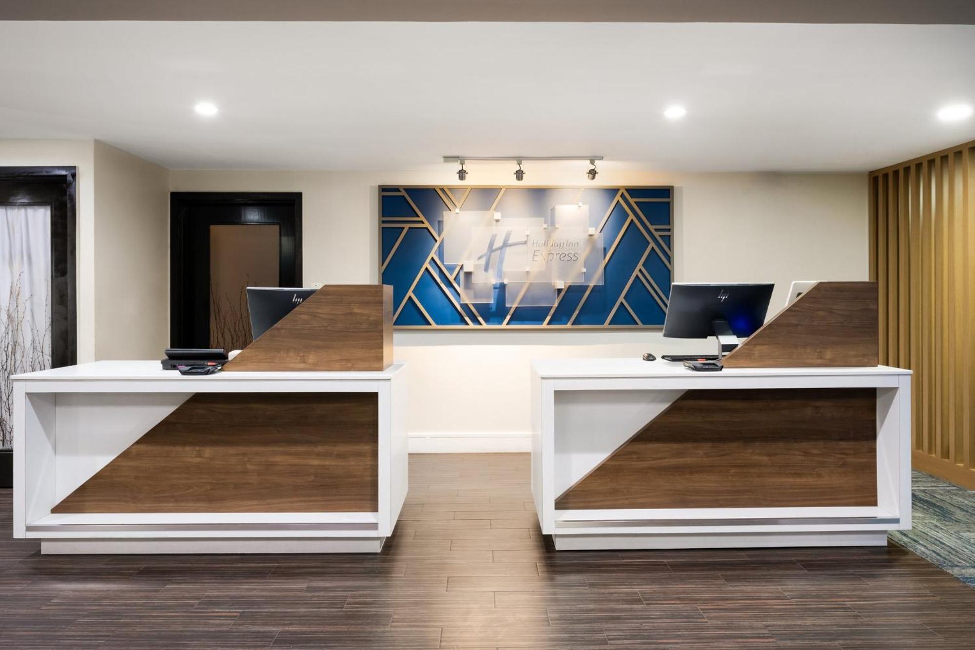 Holiday Inn Express Simi Valley By Ihg Bagian luar foto