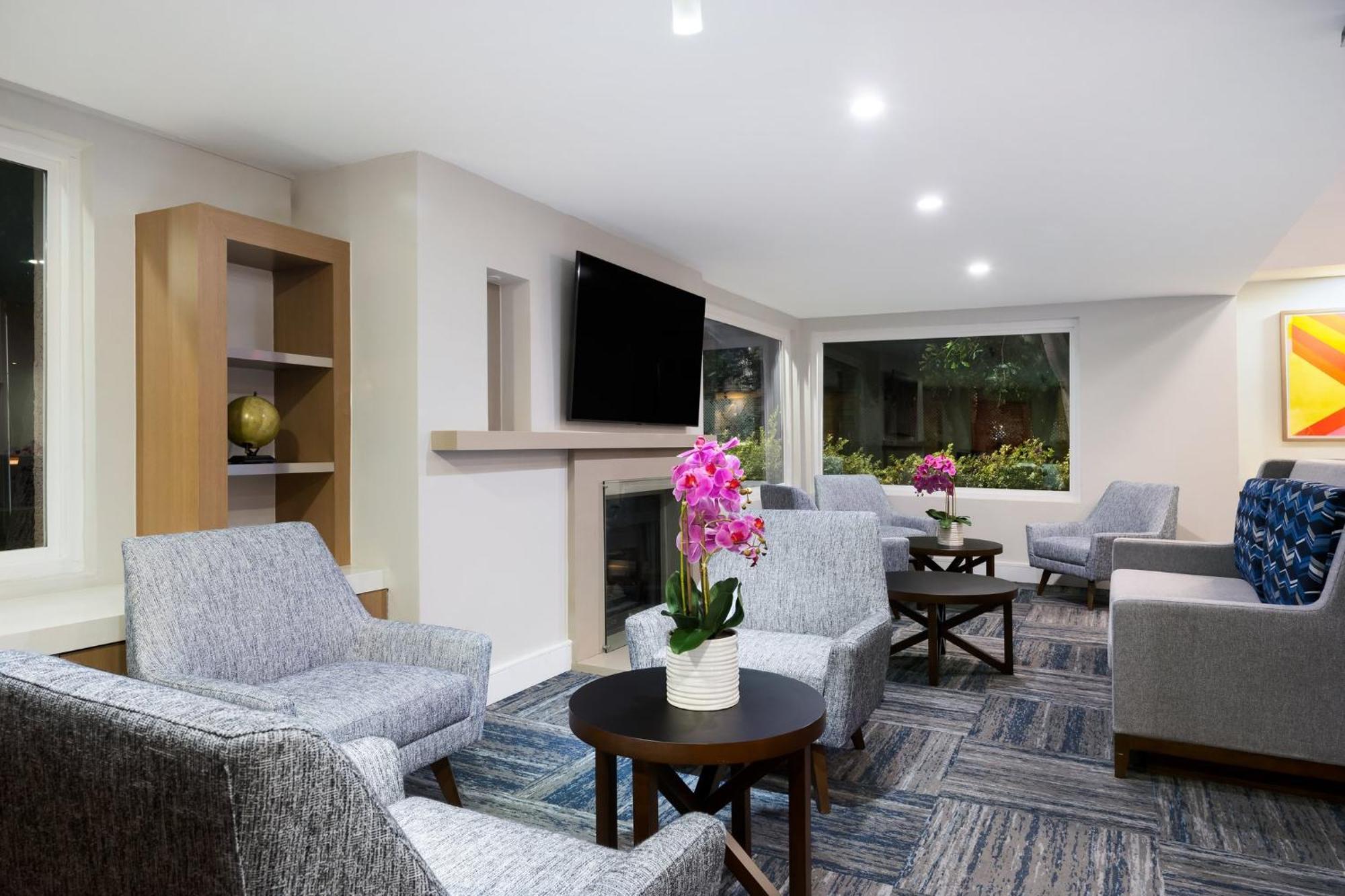 Holiday Inn Express Simi Valley By Ihg Bagian luar foto