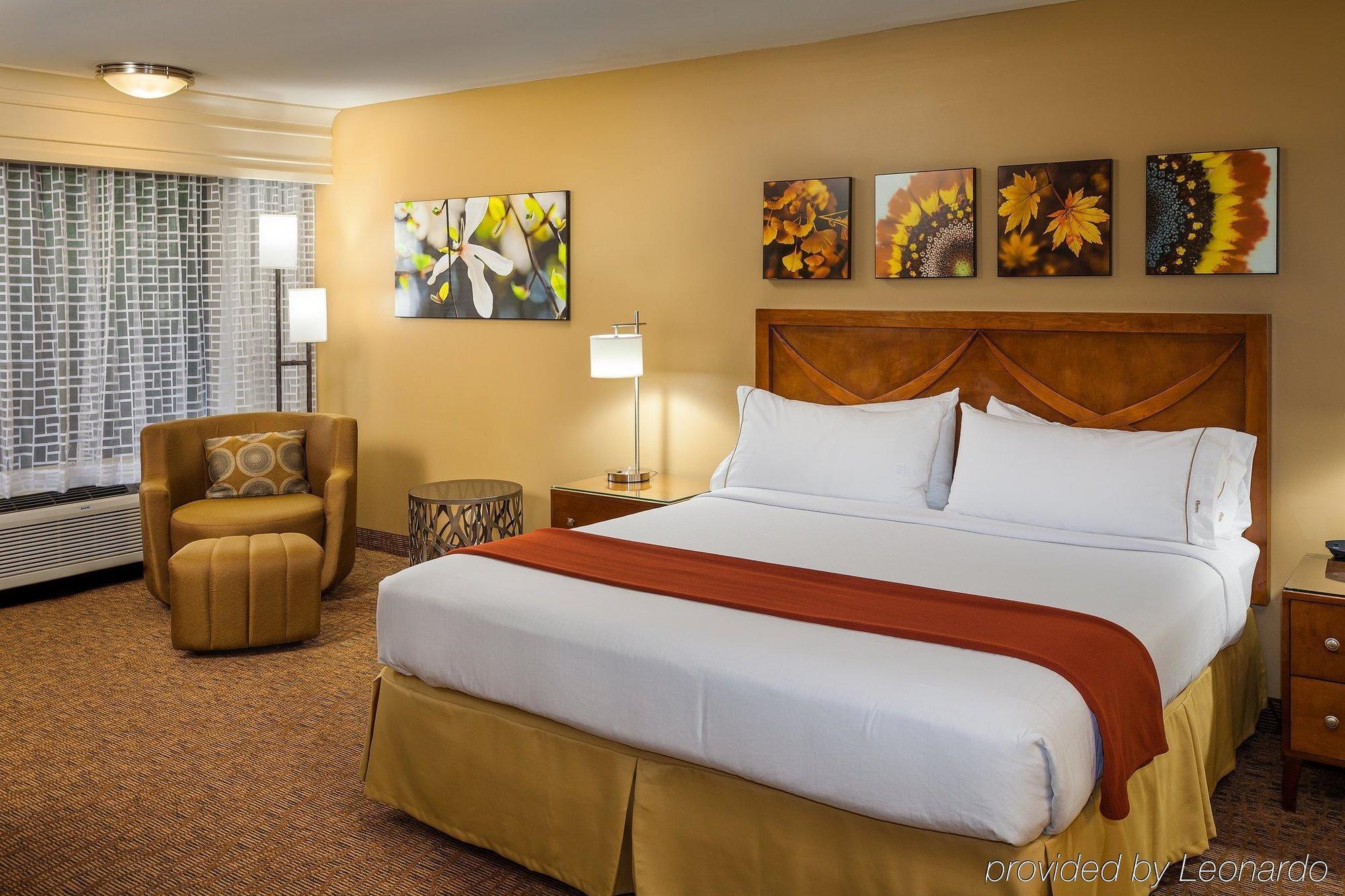 Holiday Inn Express Simi Valley By Ihg Bagian luar foto