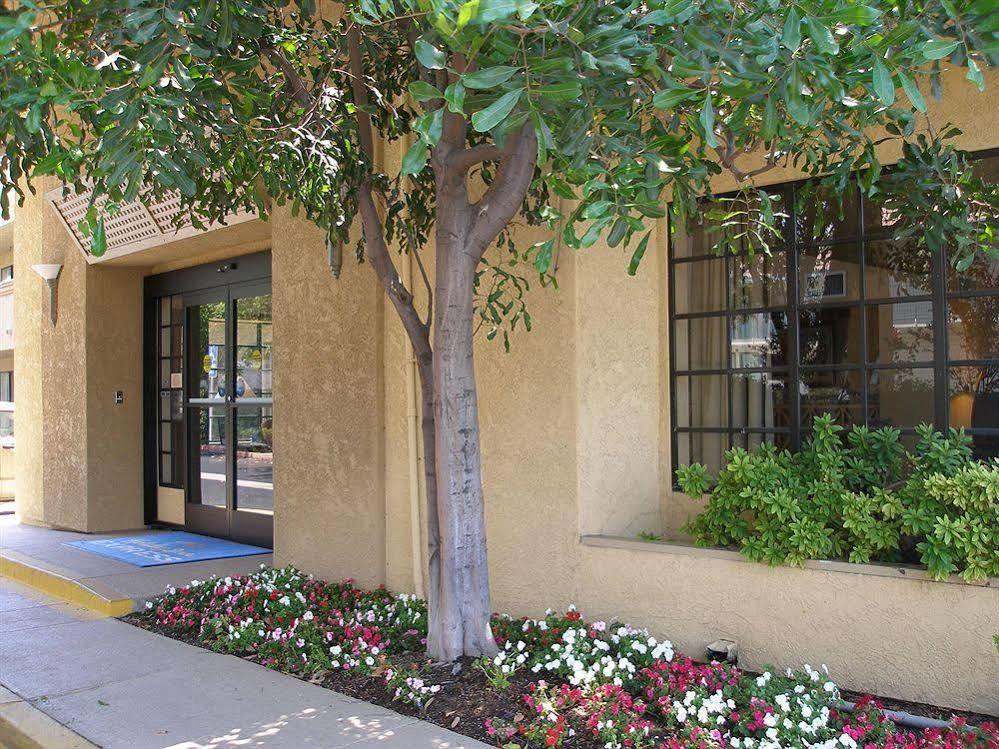 Holiday Inn Express Simi Valley By Ihg Bagian luar foto