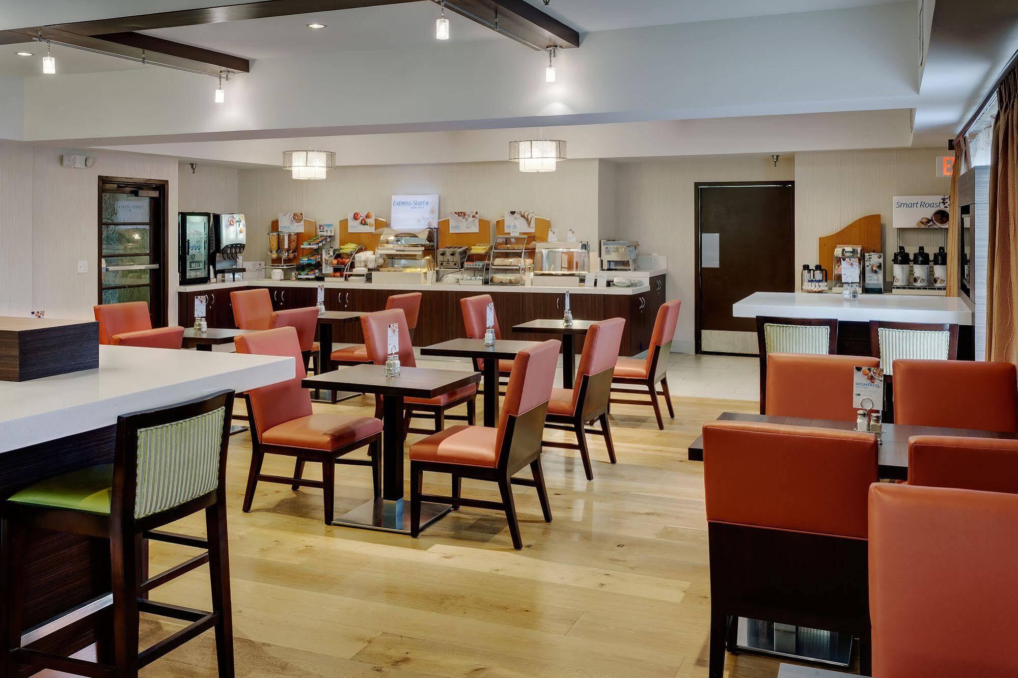 Holiday Inn Express Simi Valley By Ihg Bagian luar foto