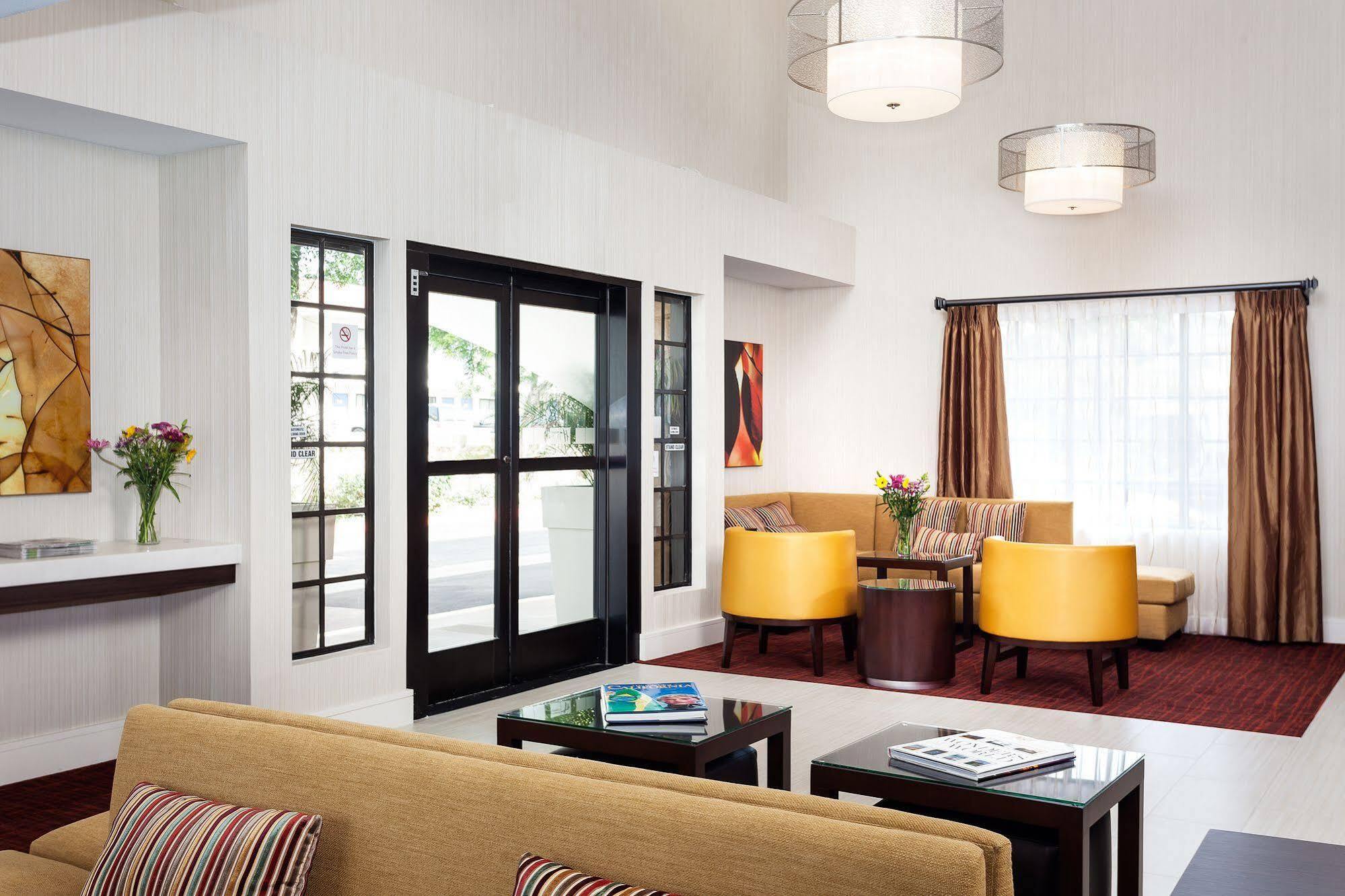 Holiday Inn Express Simi Valley By Ihg Bagian luar foto