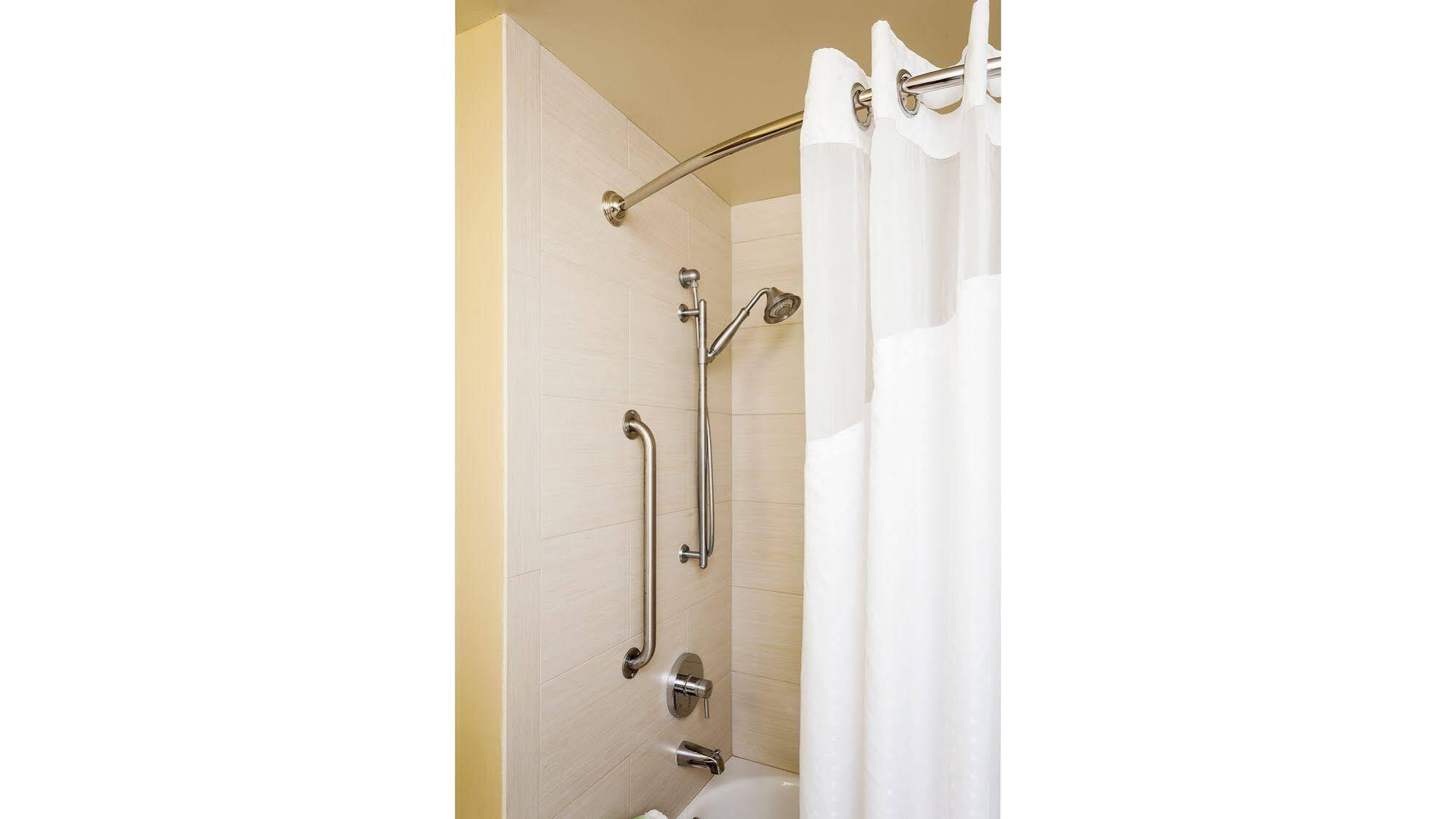 Holiday Inn Express Simi Valley By Ihg Bagian luar foto